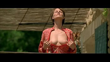Play Charlotte Rampling in Swimming Pool (2003)