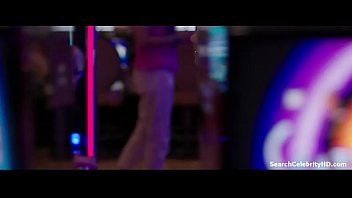 Play Kristen Wiig in Welcome to Me 2014