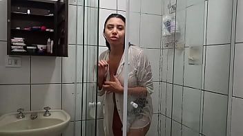 Play Sarah Rosa │ Washing the Bathroom