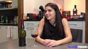 Play Sexy Italian Valentina Nappi sees French cocks scrolling