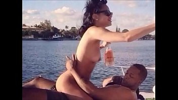 Play Rihana sex tape leaked from her phone