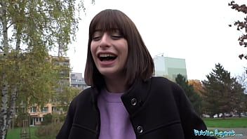 Play Public Agent Cute Italian babe offers sexual favours for his Casino winnings