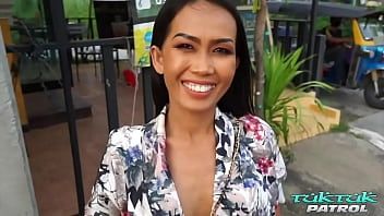 Play Hot Thai anal babe Noki offers up entire body to hung white tourist