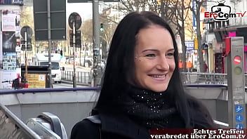 Play GERMAN FITNESS MODEL TOWED ON THE STREET TO GO OUT