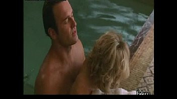 Play Kelly Carlson wet sex scene in indoor pool