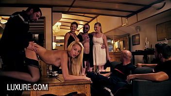Play Orgy and anal sex with gorgeous babes